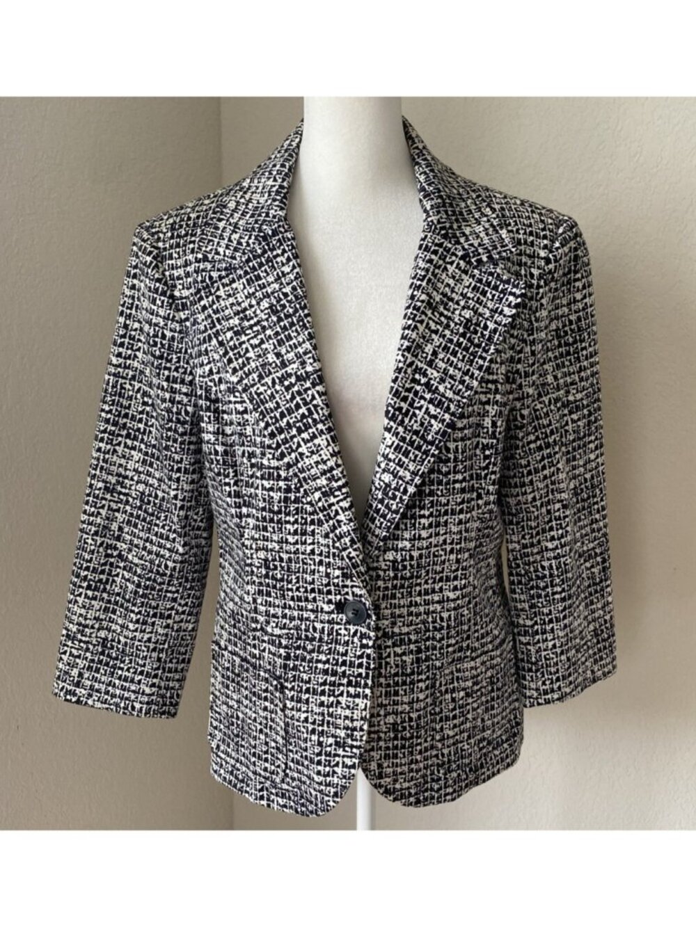 Harve Benard Blazer Jacket Medium Black White Short Tweed One Button
